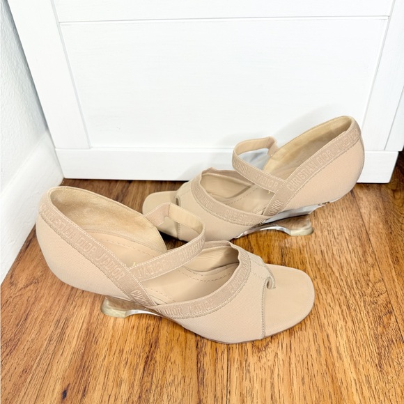 Christian Dior Etoile Beige Plexiglass Wedge Sandals EU 38 US 8 - Picture 4 of 8